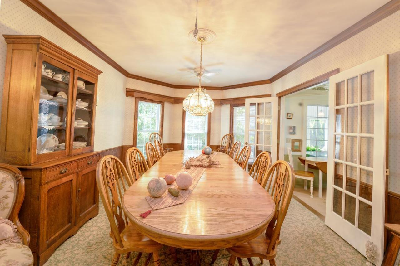 Yelton Manor Bed And Breakfast South Haven Bagian luar foto