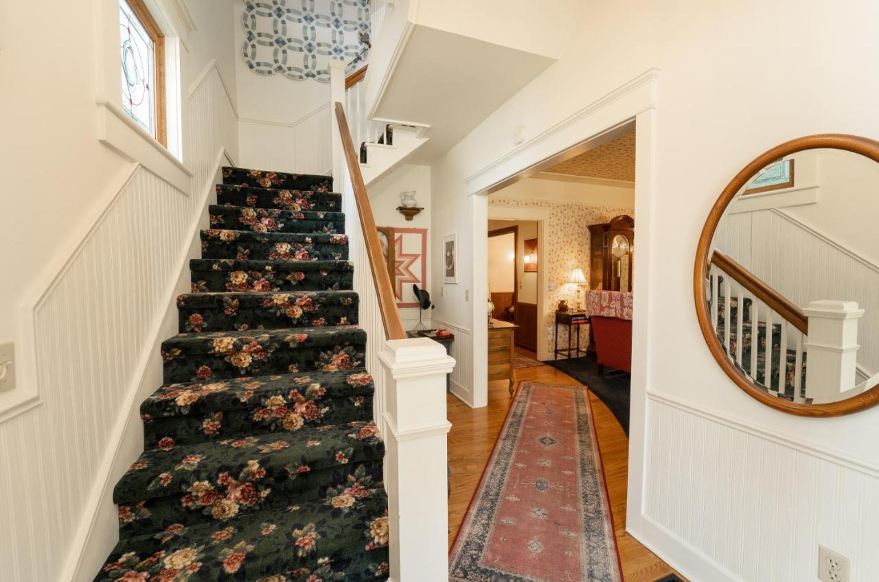 Yelton Manor Bed And Breakfast South Haven Bagian luar foto