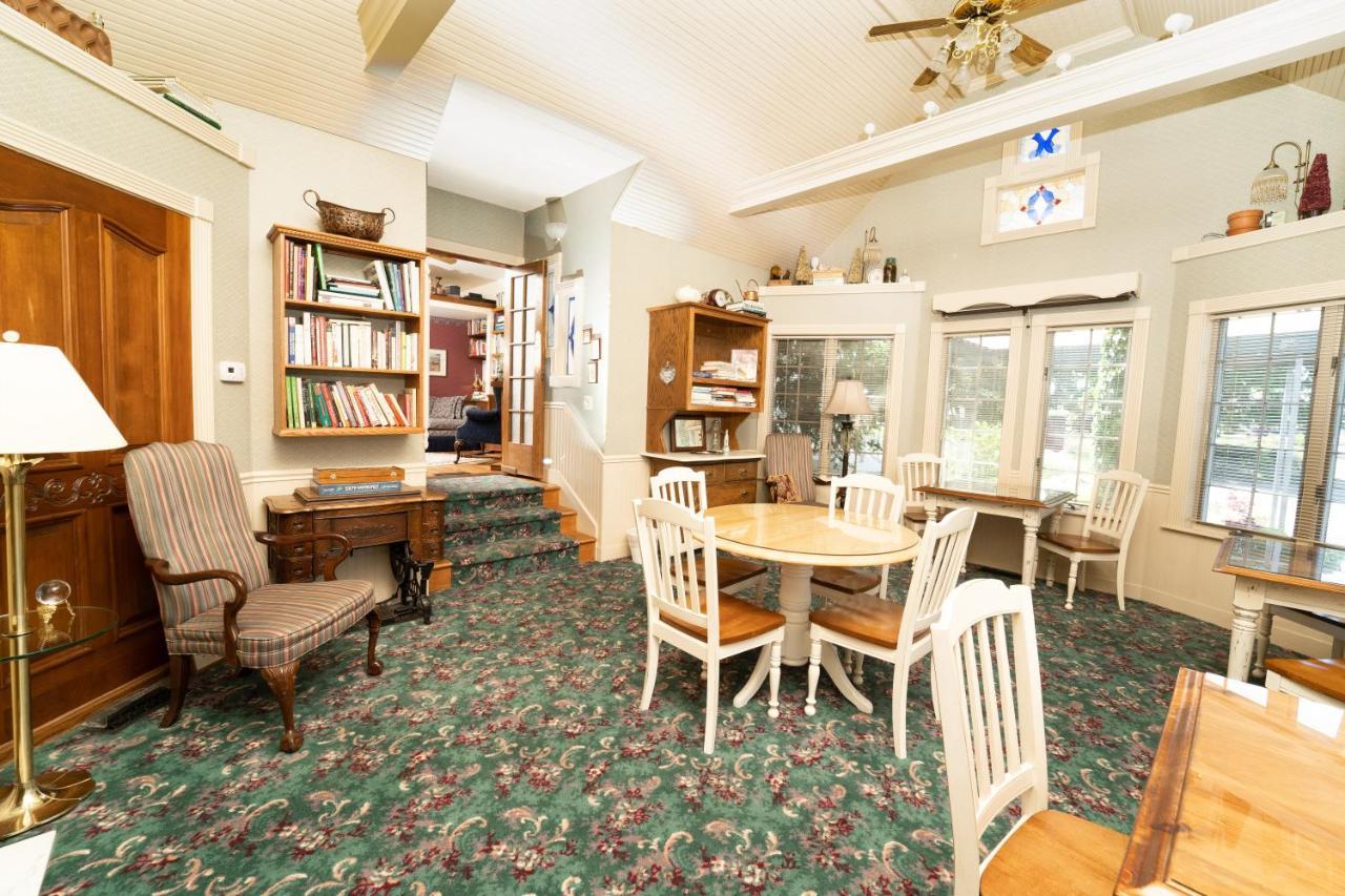 Yelton Manor Bed And Breakfast South Haven Bagian luar foto